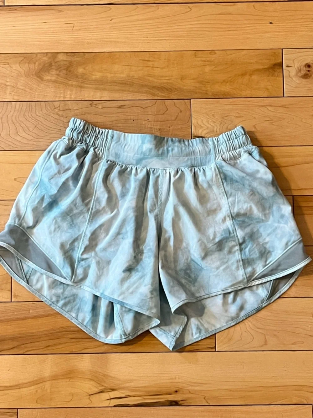 Lululemon Hotty Hot Low-Rise Lined Short 4